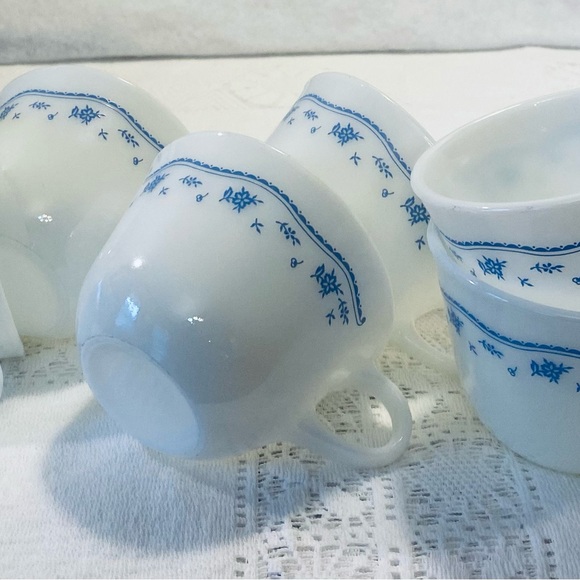8 Pieces of  Pyrex Corelle Cups & Saucers  Matching Morning Blue Pattern Mugs - Picture 1 of 7